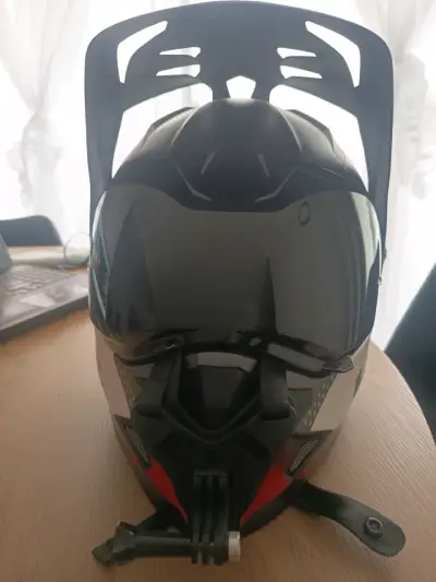 Casco de moto con soporte para cámara - miniatura 4