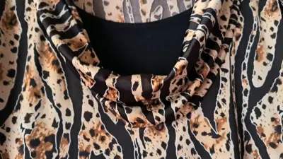 Blusa estampada animal print manga 3/4 - miniatura 2