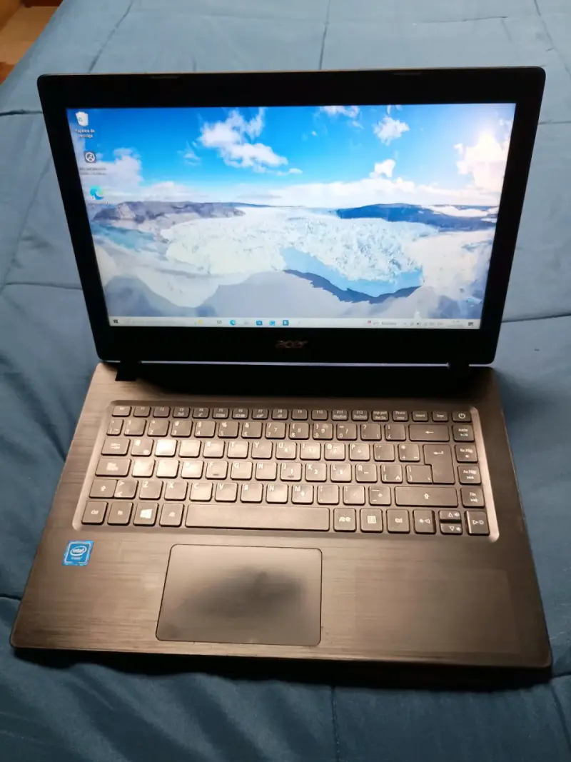 Laptop Acer Aspire con procesador Intel - 2