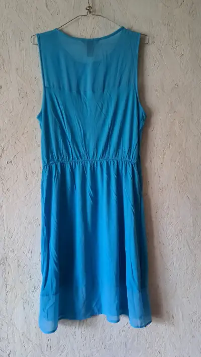 Vestido celeste de mujer en buen estado - miniatura 4