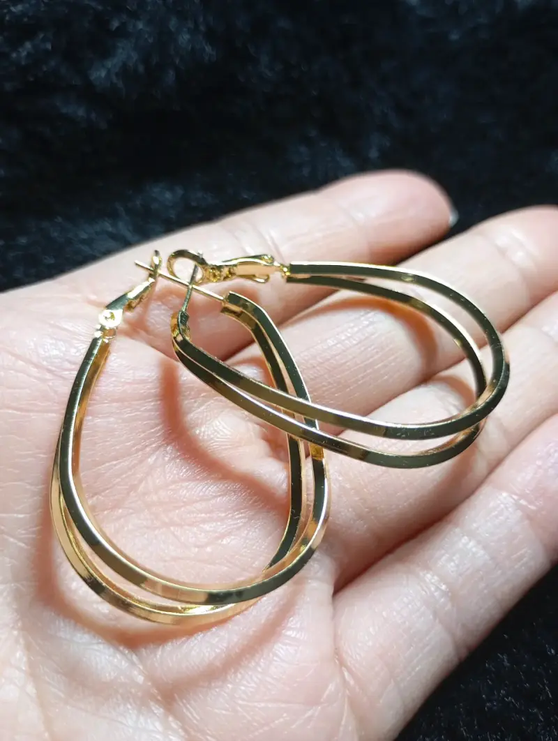 Aros de oro laminado elegantes para mujer - 1