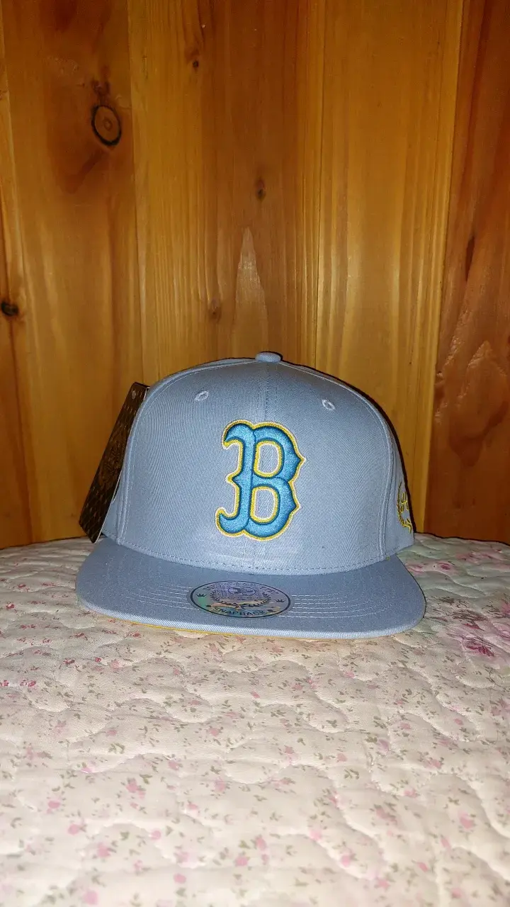 Gorra azul con logo bordado - 2