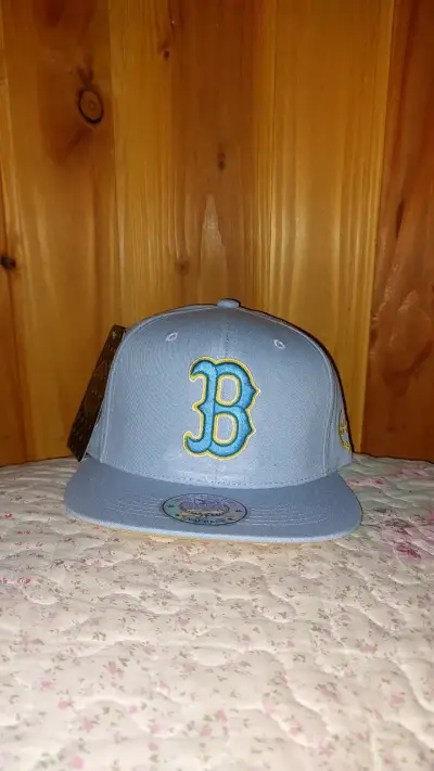 Gorra azul con logo bordado - miniatura 2