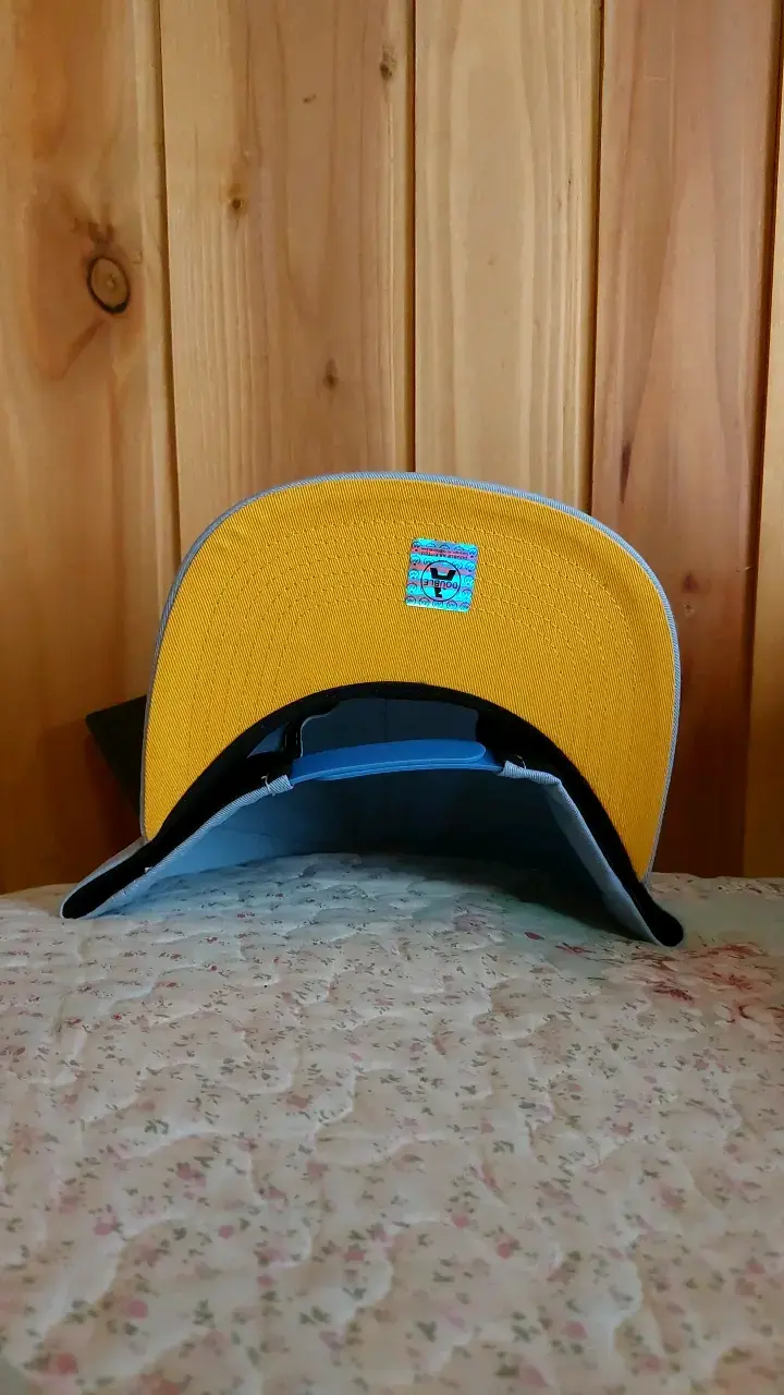 Gorra azul con logo bordado - 5