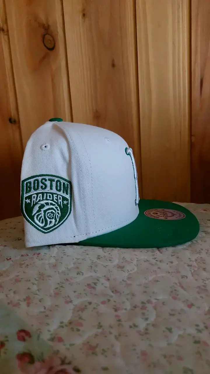 Gorra snapback blanca con visera verde - 3
