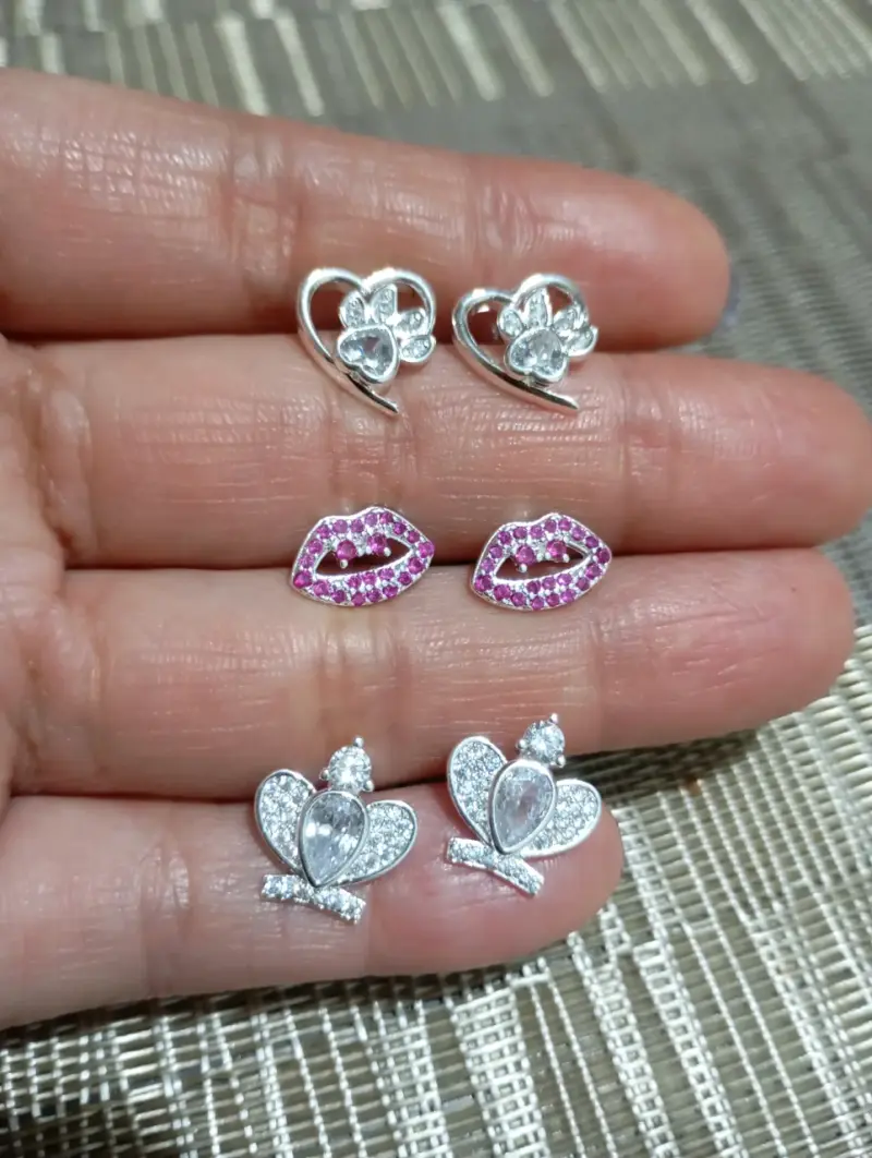 Collares de plata con dijes variados - 6