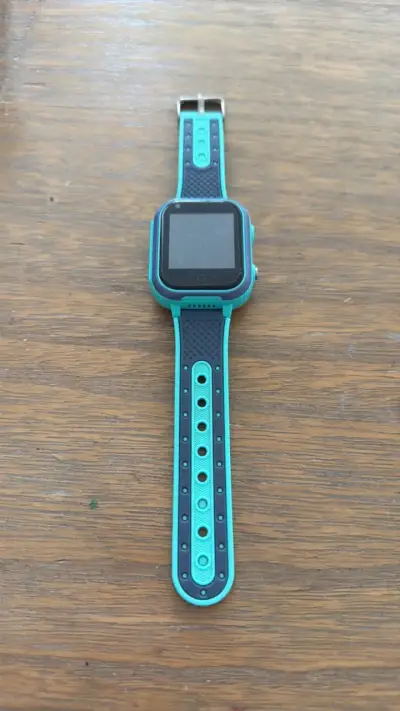 Reloj inteligente para niños azul y negro - miniatura 1