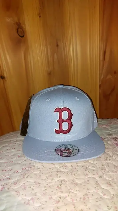 Gorra azul con logo bordado - miniatura 2