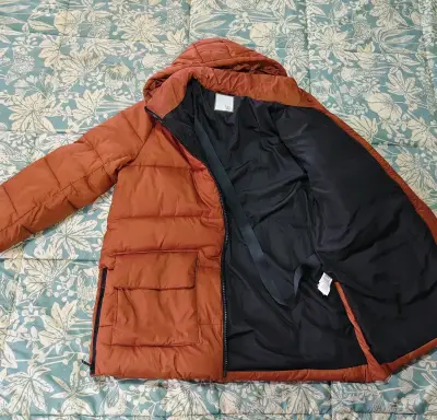 Chaqueta acolchada naranja con capucha - miniatura 4