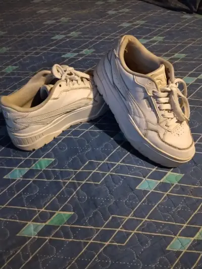 Zapatillas deportivas blancas Puma usadas - miniatura 2