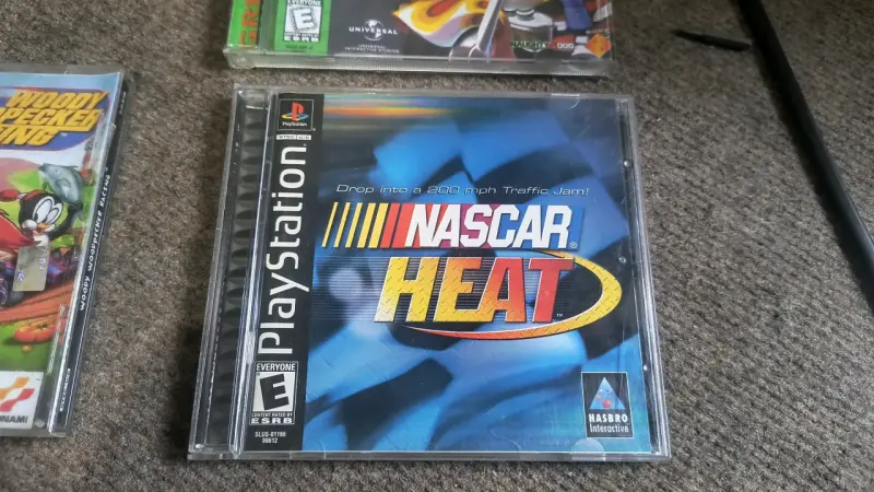 Juego NASCAR Heat para PlayStation en buen estado