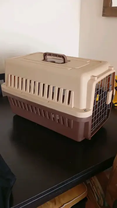 Transportadora para mascotas mediana beige y marrón - miniatura 1