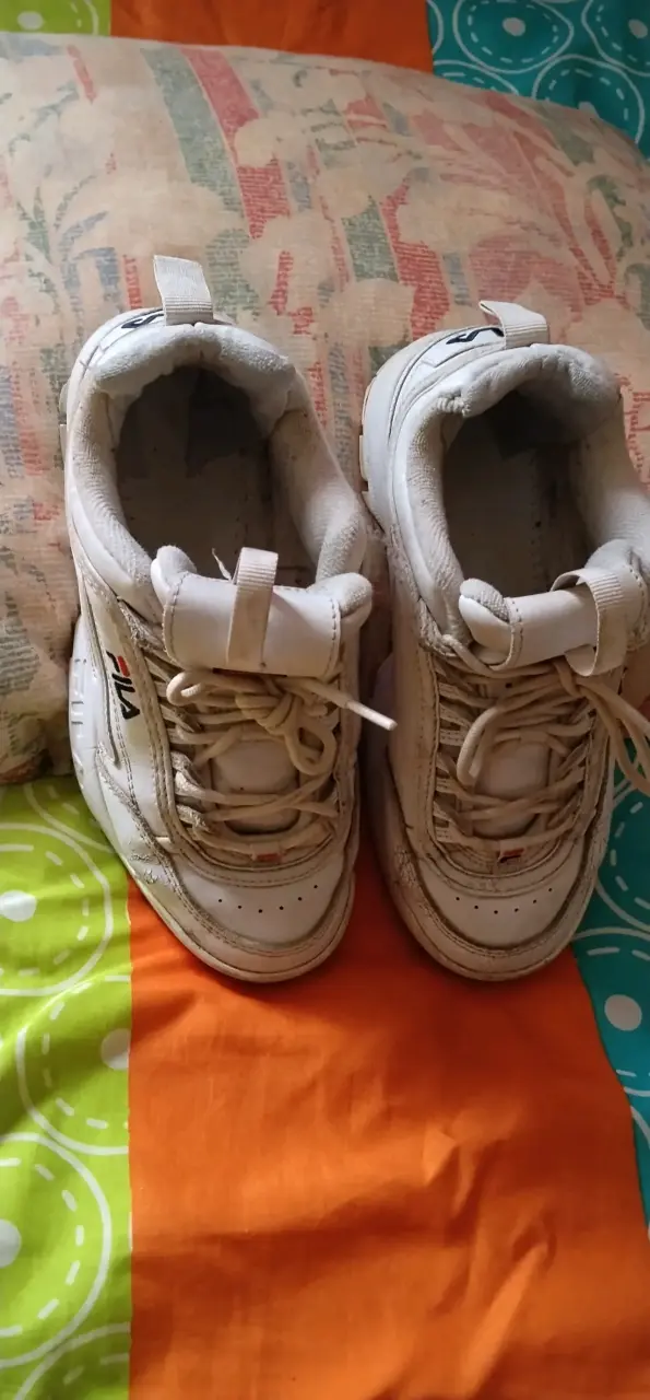 Zapatillas deportivas Fila blancas usadas - 1