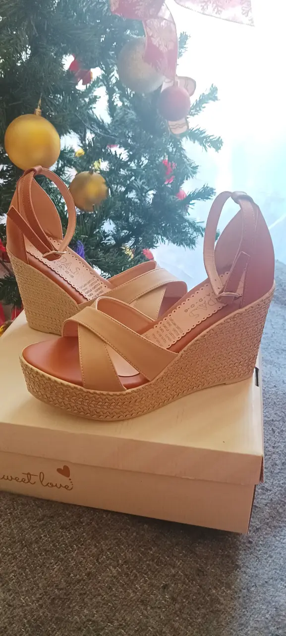 Sandalias de plataforma color caramelo con taco cruzado - 2