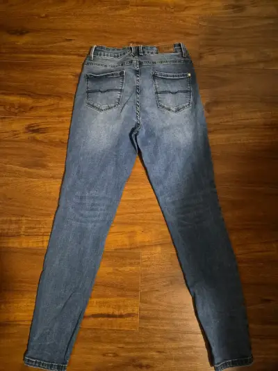 Jeans ajustados de mezclilla azul para mujer - miniatura 2