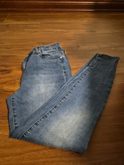 Jeans ajustados de mezclilla azul para mujer - miniatura 3