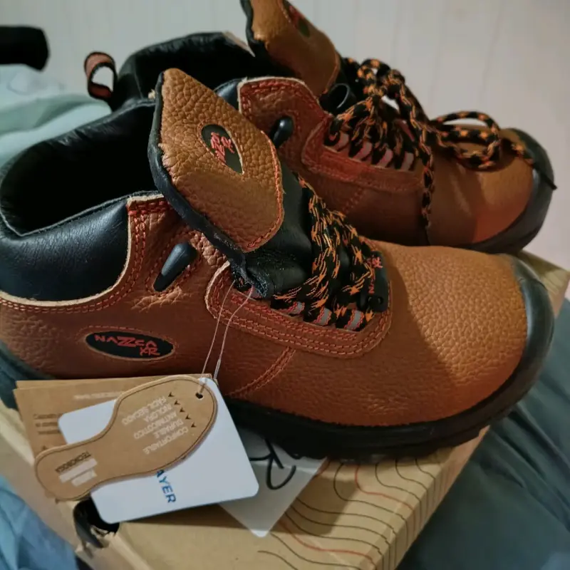 Botas de seguridad Nuevas N-38. $15.000 c/p. - 1