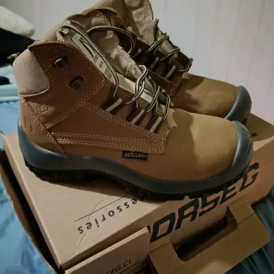 Botas de seguridad Nuevas N-38. $15.000 c/p. - miniatura 3