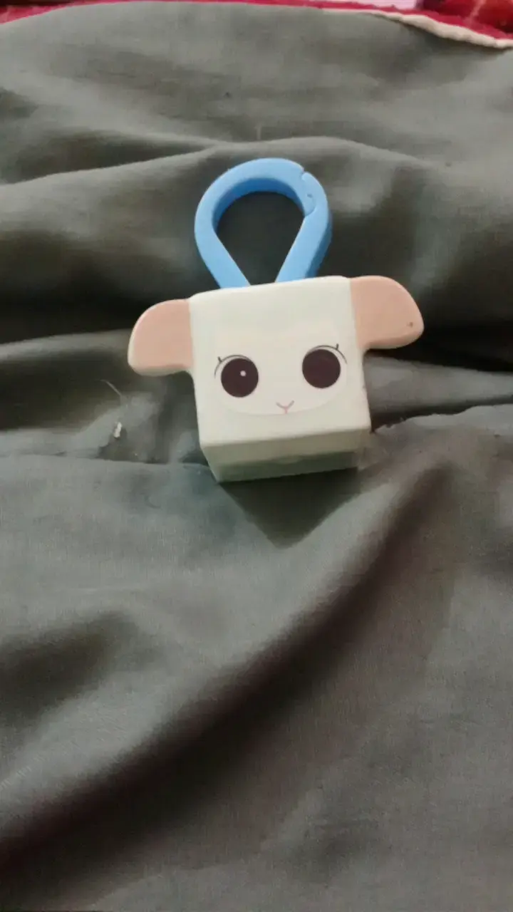 Llavero de silicona con diseño de oveja - 1