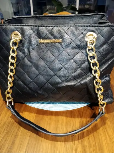 Bolso de cuero vegano negro con cadena dorada - miniatura 6