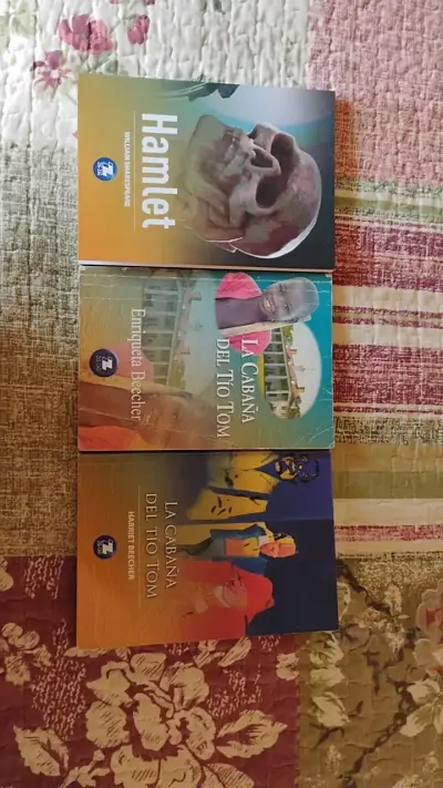 Lote de libros clásicos: Hamlet y La Cabaña del Tío Tom - miniatura 1