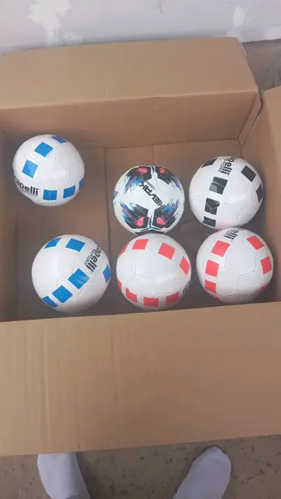Balones de fútbol Capelli Sport variados - miniatura 1