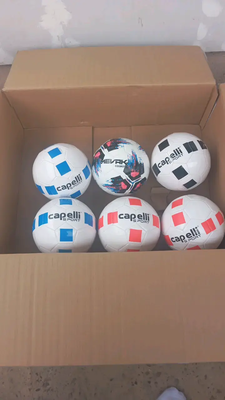 Balones de fútbol Capelli Sport variados - 2