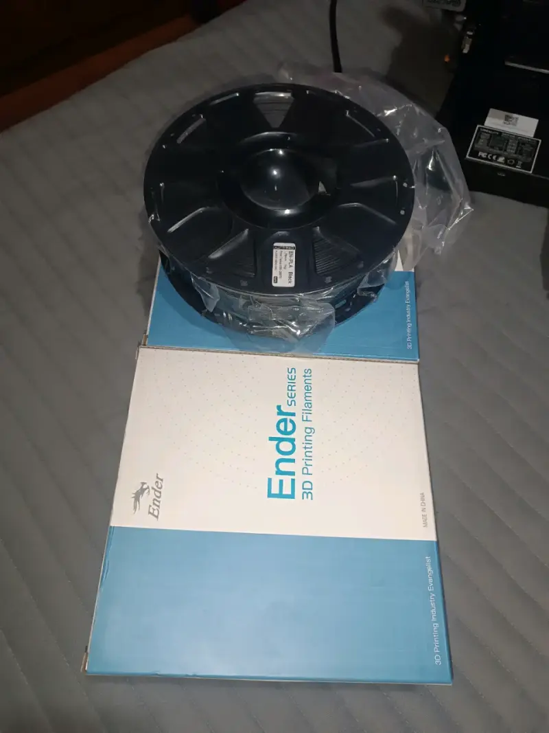 Impresora 3D Creality Ender-3 V2 con filamentos - 4