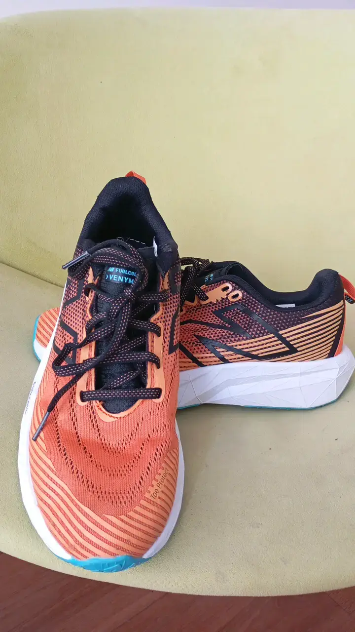 Zapatillas deportivas naranjas FuelCell - 2