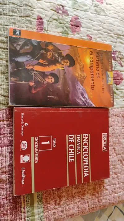 Libros Misterio en el Campamento y Enciclopedia de Chile - miniatura 1