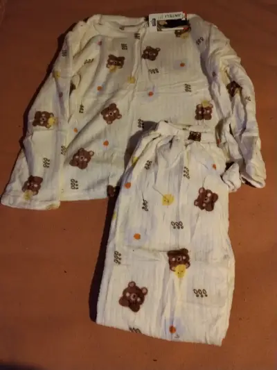 Pijama  con diseño de ositos - miniatura 1