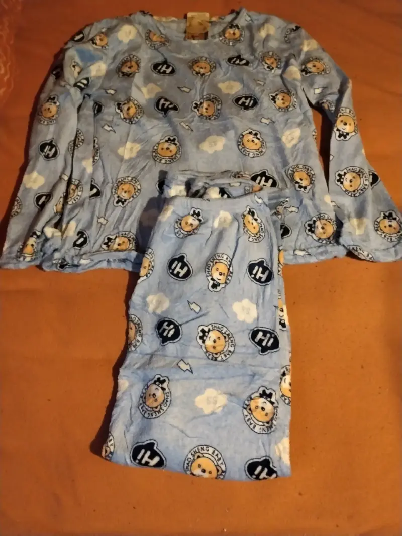 Pijama  con diseño de ositos - 2