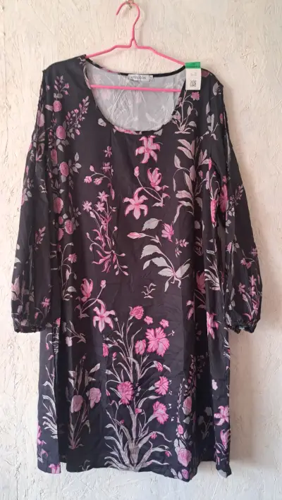 Vestido floral negro y rosa Miss Look - miniatura 1