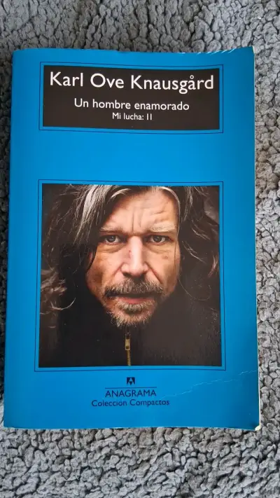 Libro 'Un hombre enamorado' de Karl Ove Knausgård - miniatura 1