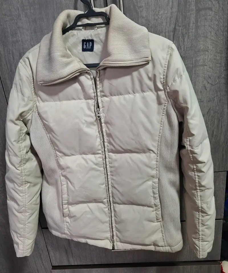 Chaqueta acolchada beige para mujer GAP - 1