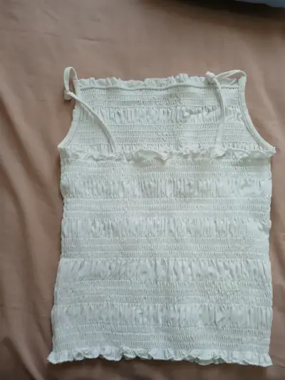 Top blanco con tirantes ajustables - miniatura 2