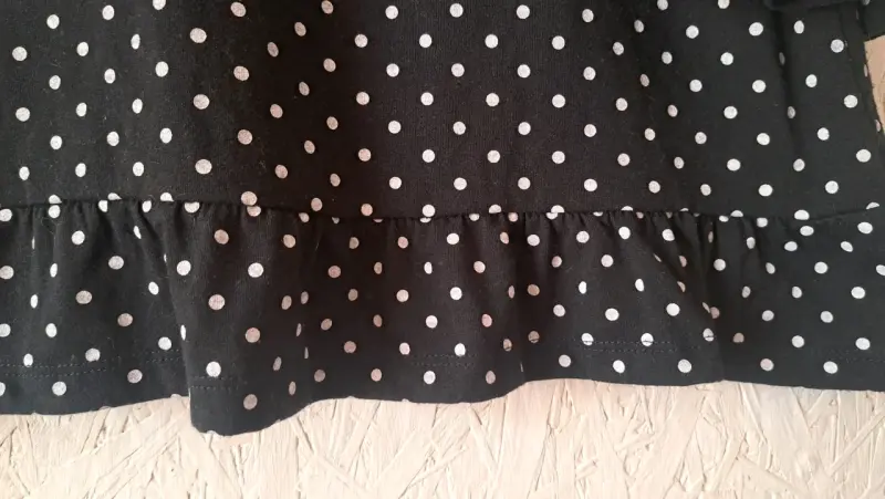 Blusa negra de lunares con volantes - 3