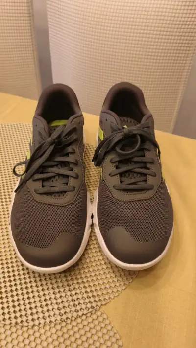 Zapatillas deportivas training Adidas gris y verde - miniatura 2