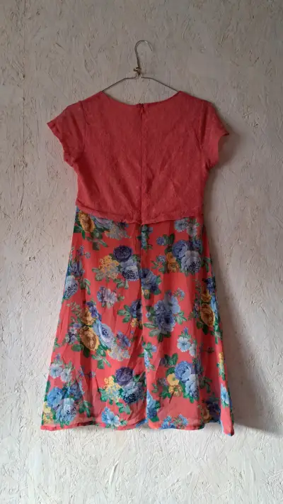 Vestido floral coral para niña talla 8/10 años - miniatura 3