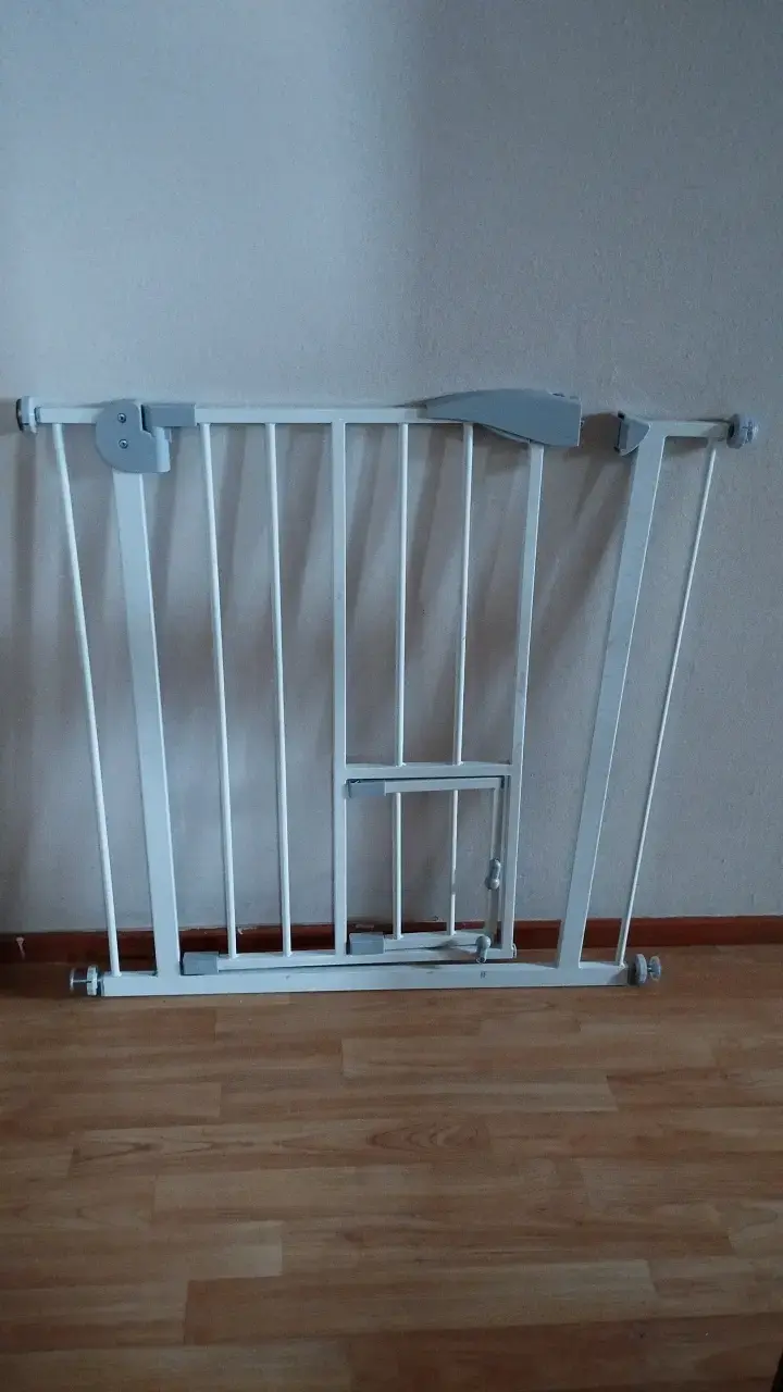 Reja de seguridad para niños ajustable