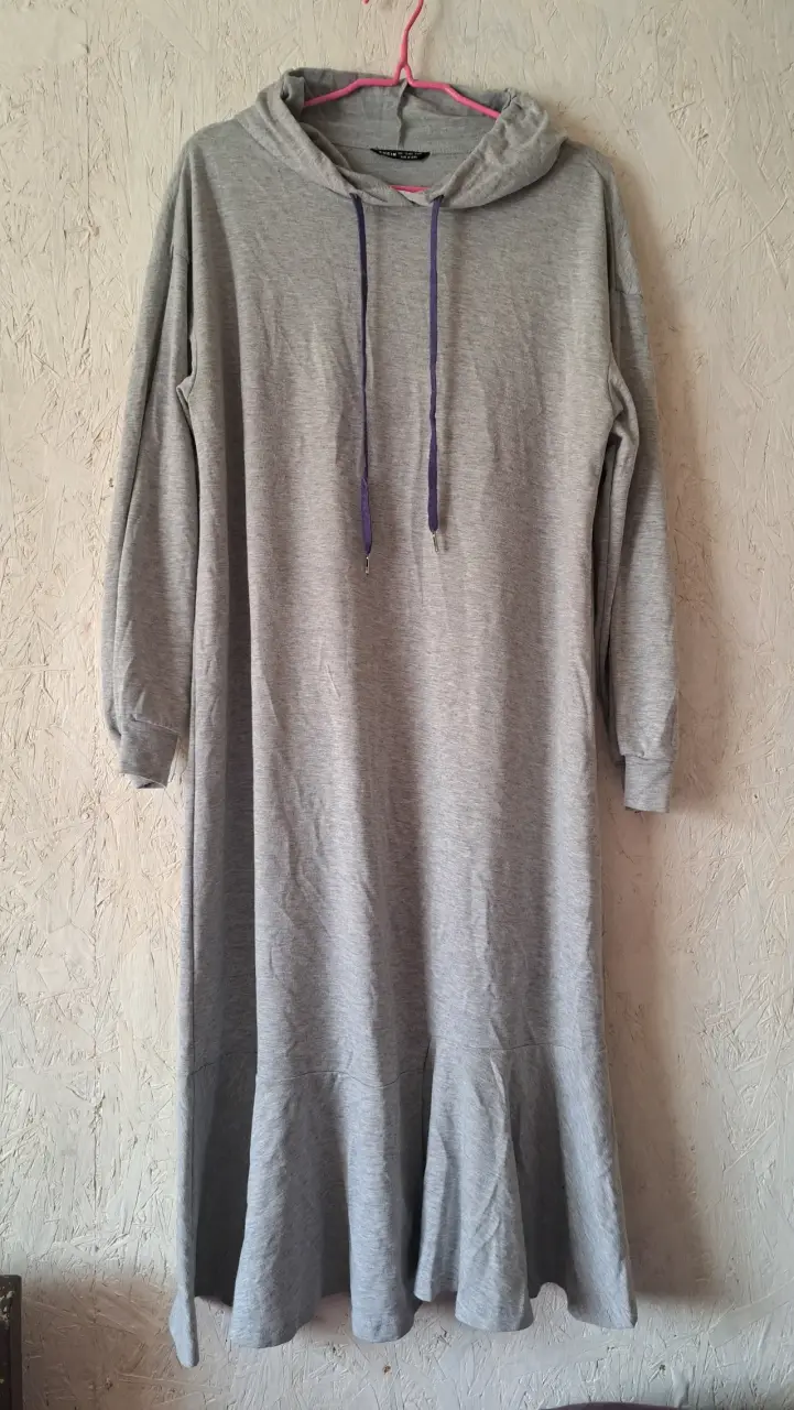 Vestido sudadera gris con capucha - 1