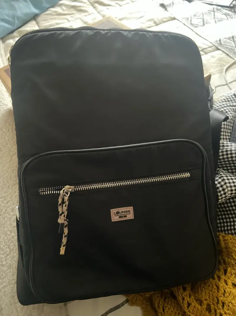 Mochila negra para portátil con correas ajustables - 2