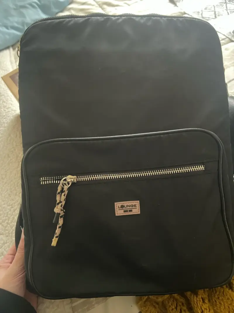 Mochila negra para portátil con correas ajustables - 3