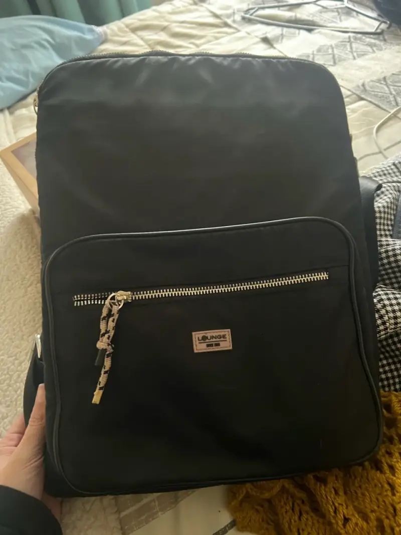 Mochila negra para portátil con correas ajustables - 4