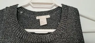 Chaleco sin mangas gris tejido para mujer - miniatura 2