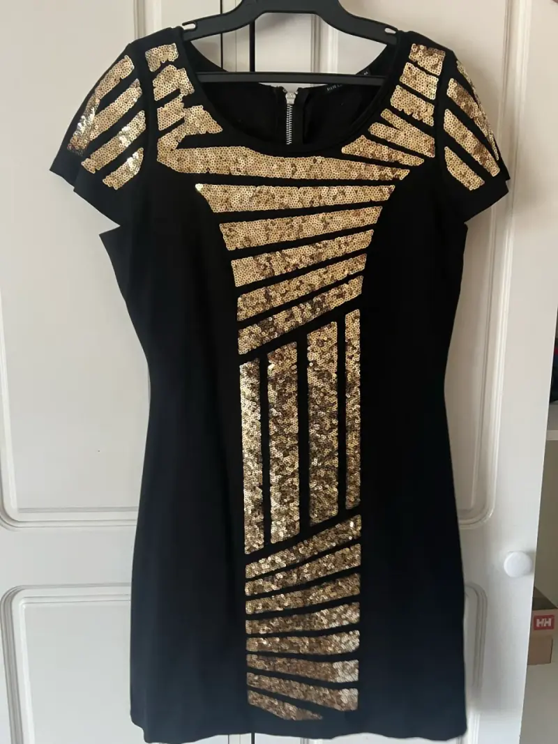 Vestido negro con lentejuelas doradas - 2