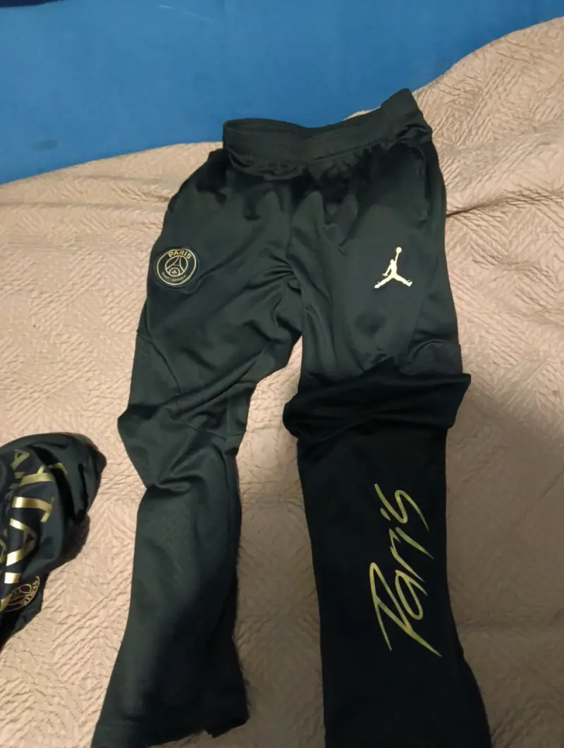 Conjunto deportivo PSG x Jordan negro dorado - 4