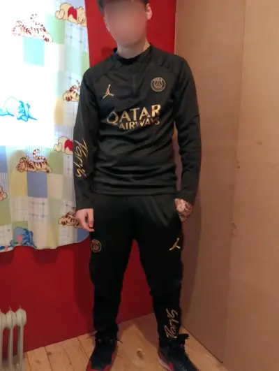 Conjunto deportivo PSG x Jordan negro dorado - miniatura 6