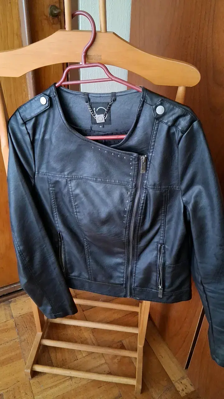 Chaqueta de cuero sintético negra para mujer - 1