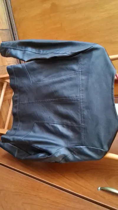 Chaqueta de cuero sintético negra para mujer - miniatura 3